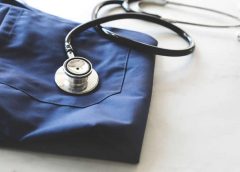 Списак одобрених специјализација за лекаре који су запослени у приватним здравственим установама и страним држављанима, априлски уписни рок шк 2022/23. године